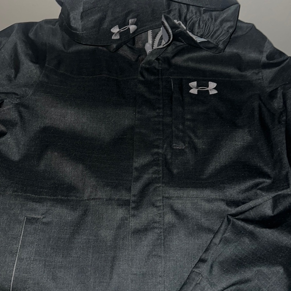 LIKE NEW COLDGEAR BOYS BLACK UNDER ARMOUR JACKET!